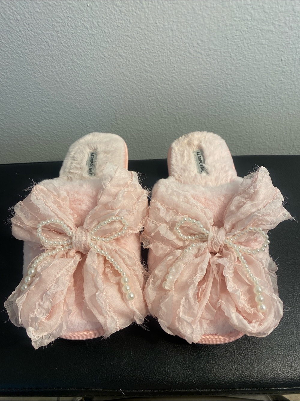 Aeropostale Pink Pearl Bow Plush Women's Slippers